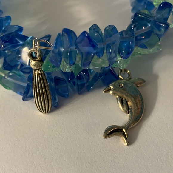 3” Triple Strand Blue Green Glass Chip Memory Wire Dolphin Bracelet Brand New - Picture 3 of 9